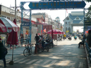 People crossing the land border between Mae Sai, Thailand and Tachilek, Myanmar.